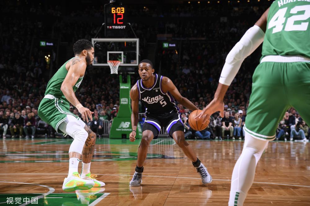 场哄堂大笑 场哄堂大笑